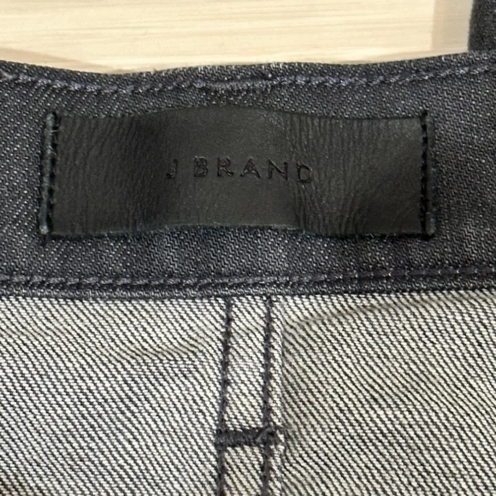 j brand‎ capri beloved jeans is women jeans